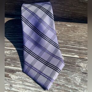 DKNY necktie formal men’s suit tie purple black diamond shape print pattern silk